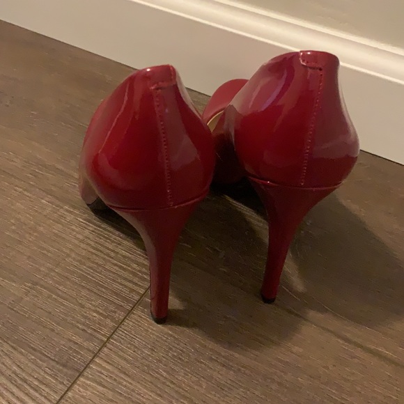 Red Heels - Picture 4 of 6